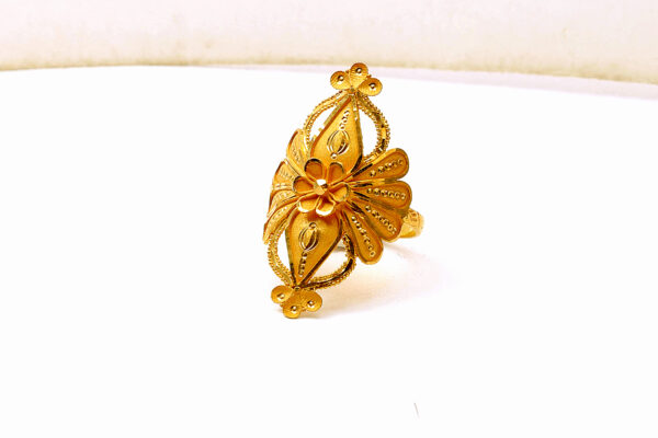 Exquisite Floral Filigree Gold Statement Ring