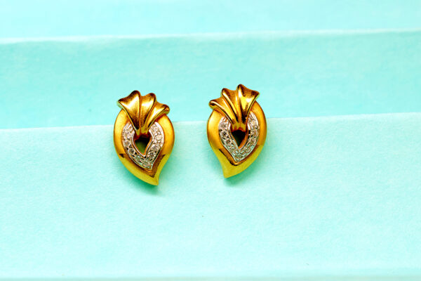Elegant Teardrop-Inspired Two-Tone Gold Studs
