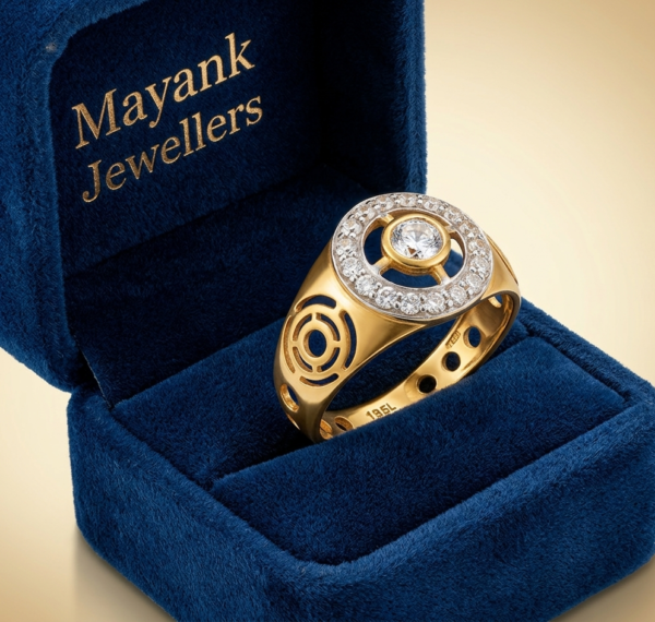 Elegant Solitaire Diamond Gold Ring