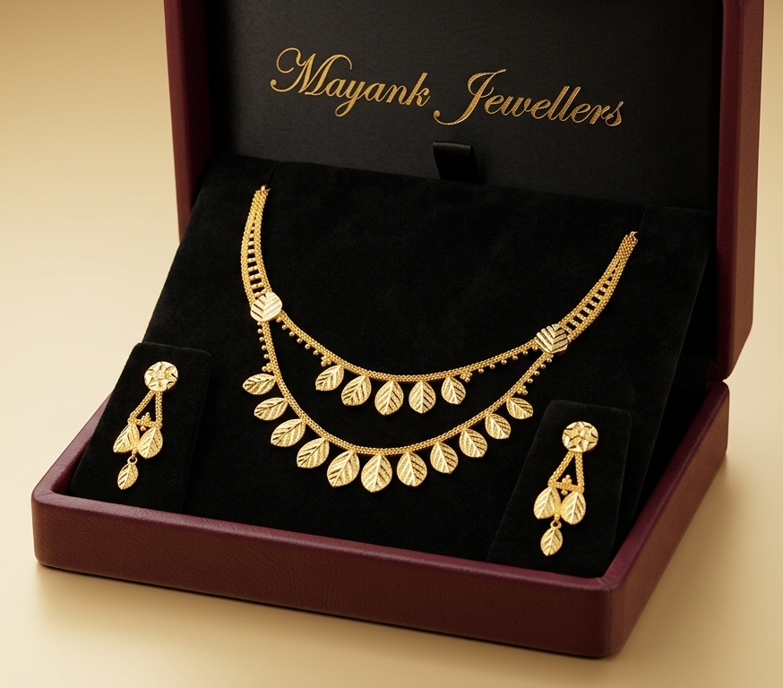 Delicate Gold-Plated Double-Layer Leaf Charm Necklace Set Delicate Gold-Plated Double-Layer Leaf Charm Necklace Set