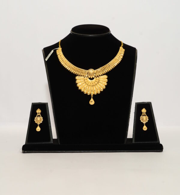 Opulent Traditional Gold-Plated Fan Pendant Necklace and Earrings Set